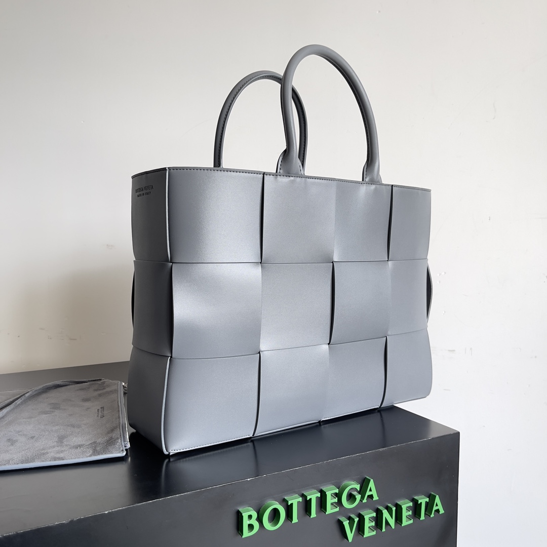 Bottega Veneta Shopping Bags